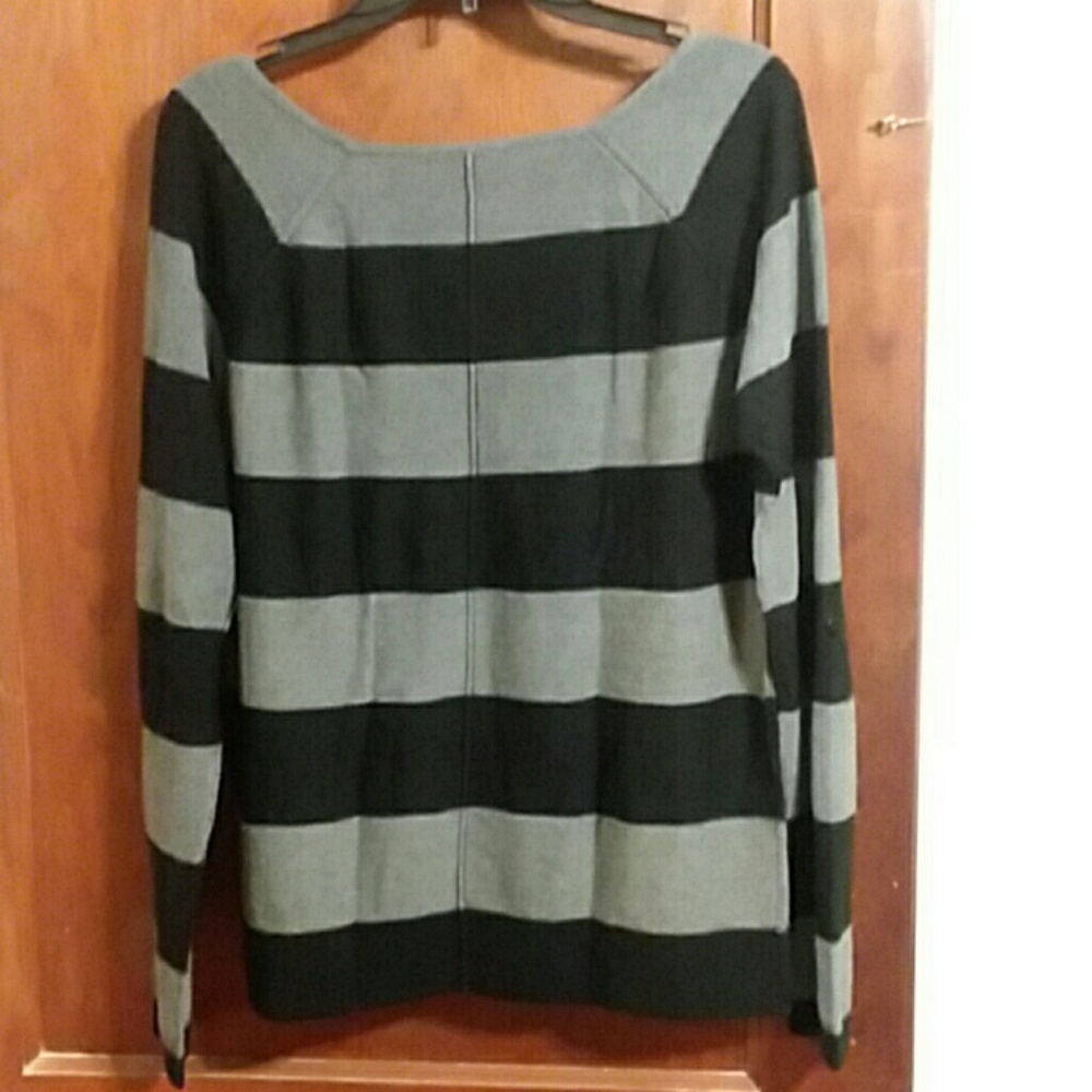 Sweater - Picture 4 of 7